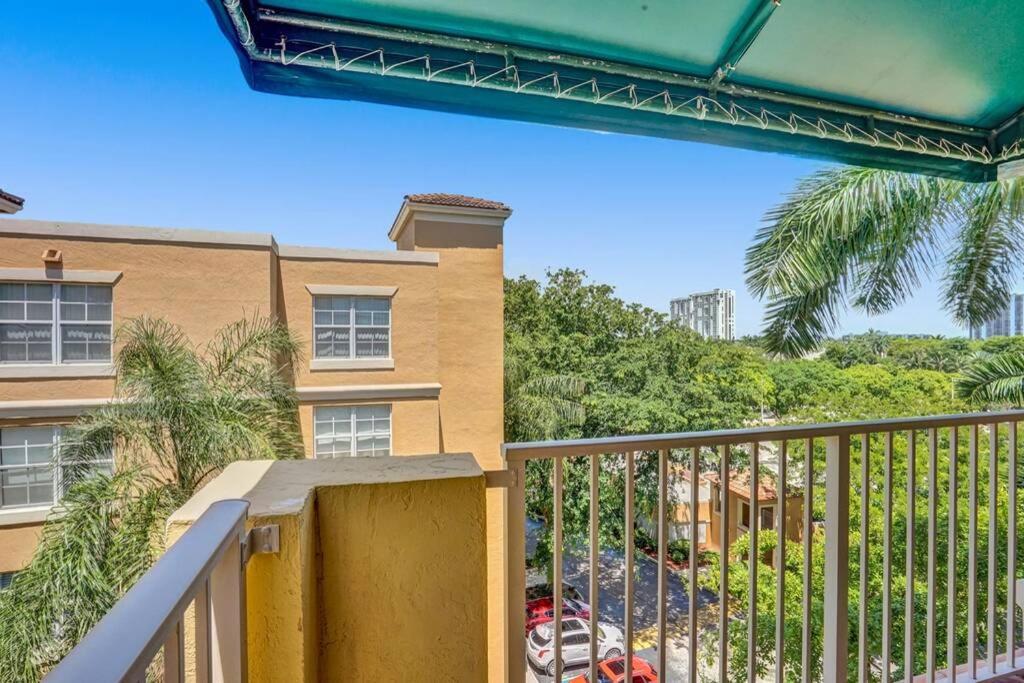 Appartement Renovated Cozy The Yacht Club At Aventura Parking Included *