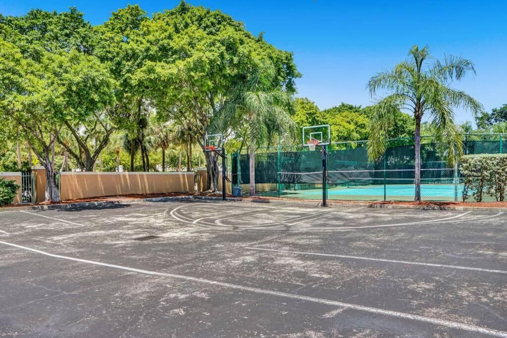 Appartement Renovated Cozy The Yacht Club At Aventura Parking Included *
