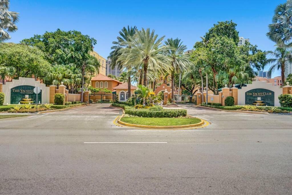 Appartement Renovated Cozy The Yacht Club At Aventura Parking Included